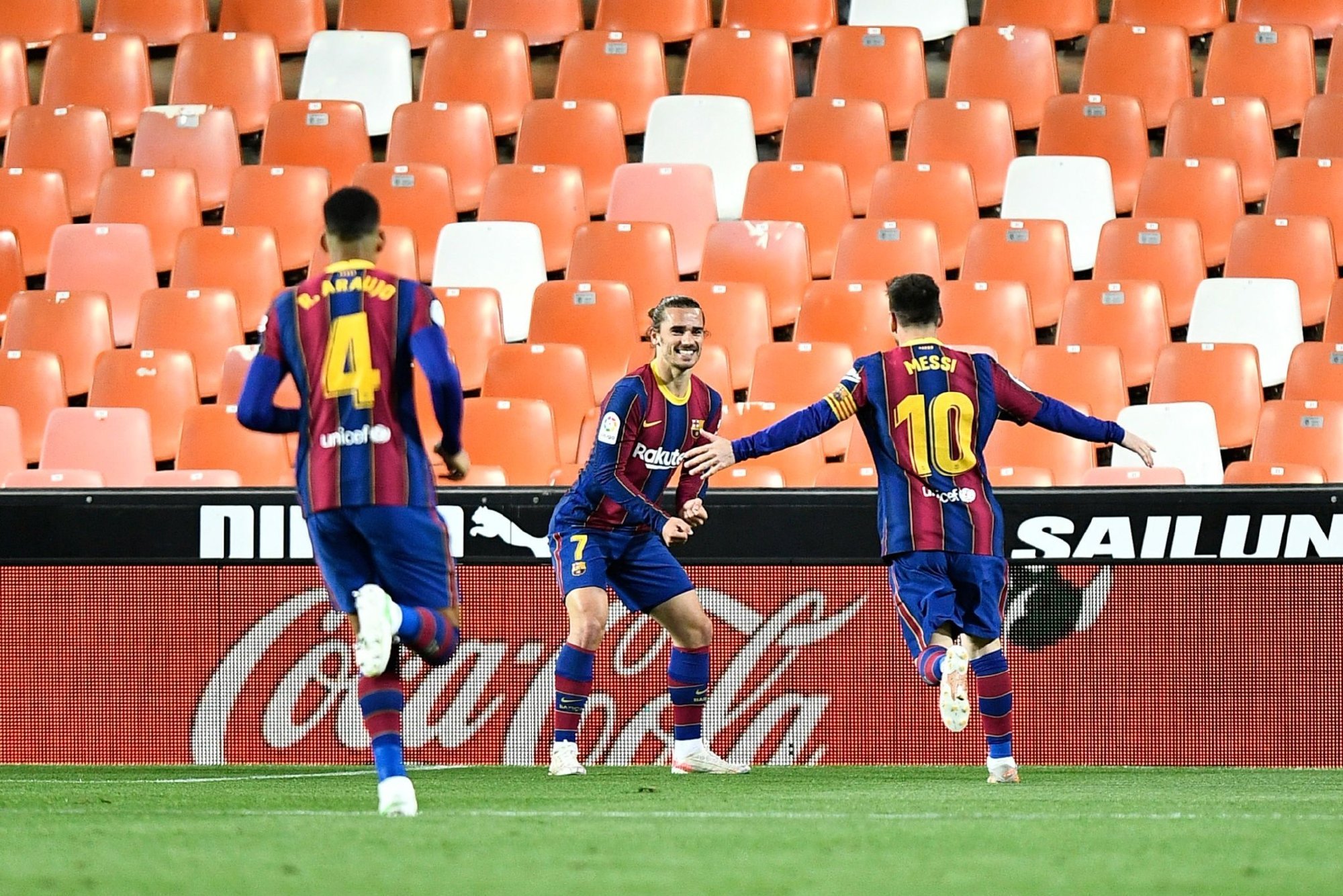 风云突变!瓦伦西亚赛后外线爆发;西甲版图或变;话题不断;轮换策略成焦点的简单介绍-开云官网